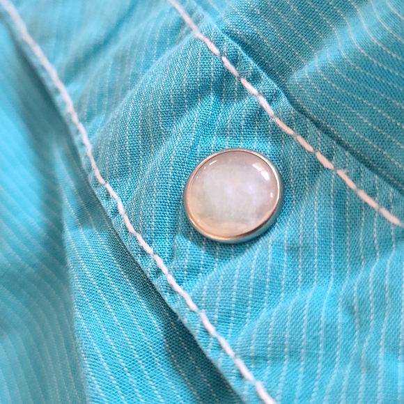 BKE Turquoise Pearl Button Down - Picture 5 of 5